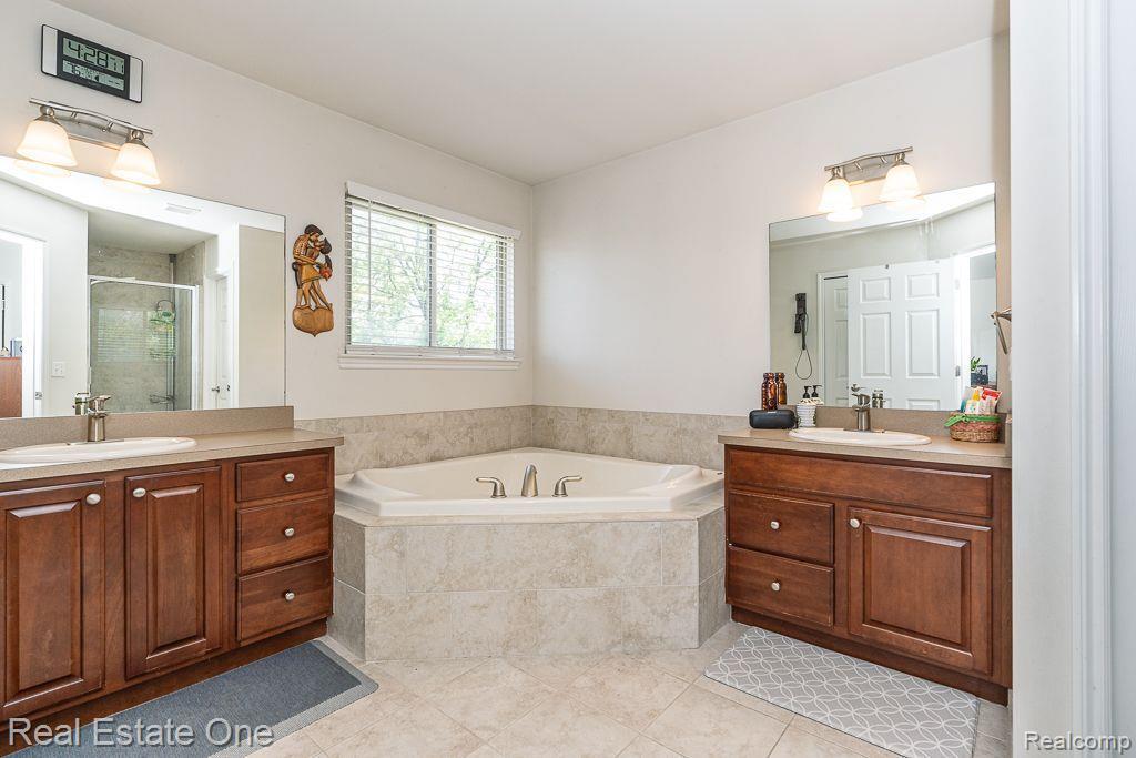 985 Monterey Lane, Rochester Hills, MI 48307 — Photo 37