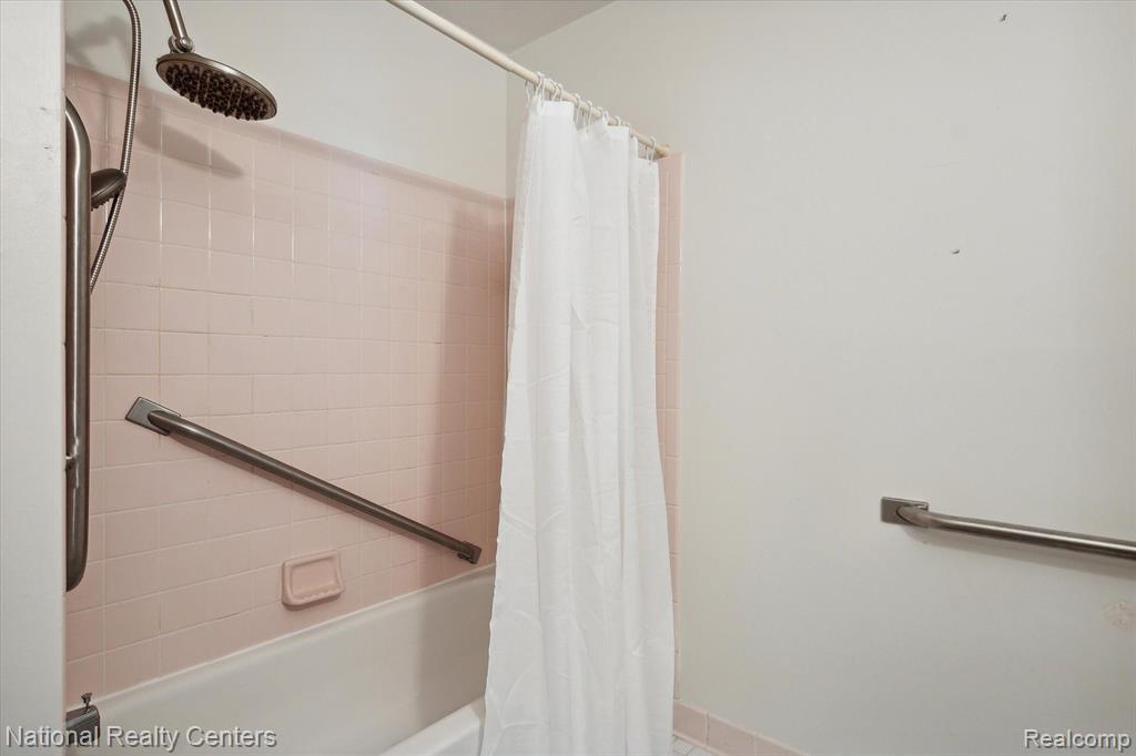 42595 LILLEY POINTE Drive, Canton, MI 48187 — Photo 27
