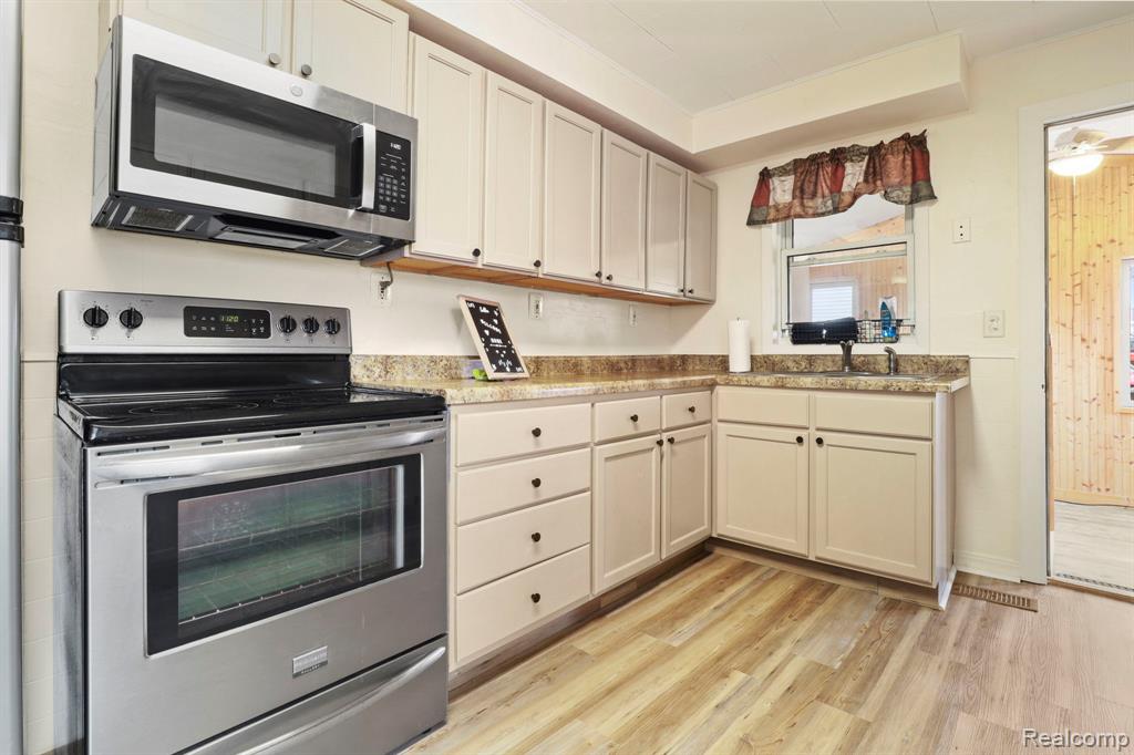 6077 Crown Point, Flint, MI 48506 — Photo 5