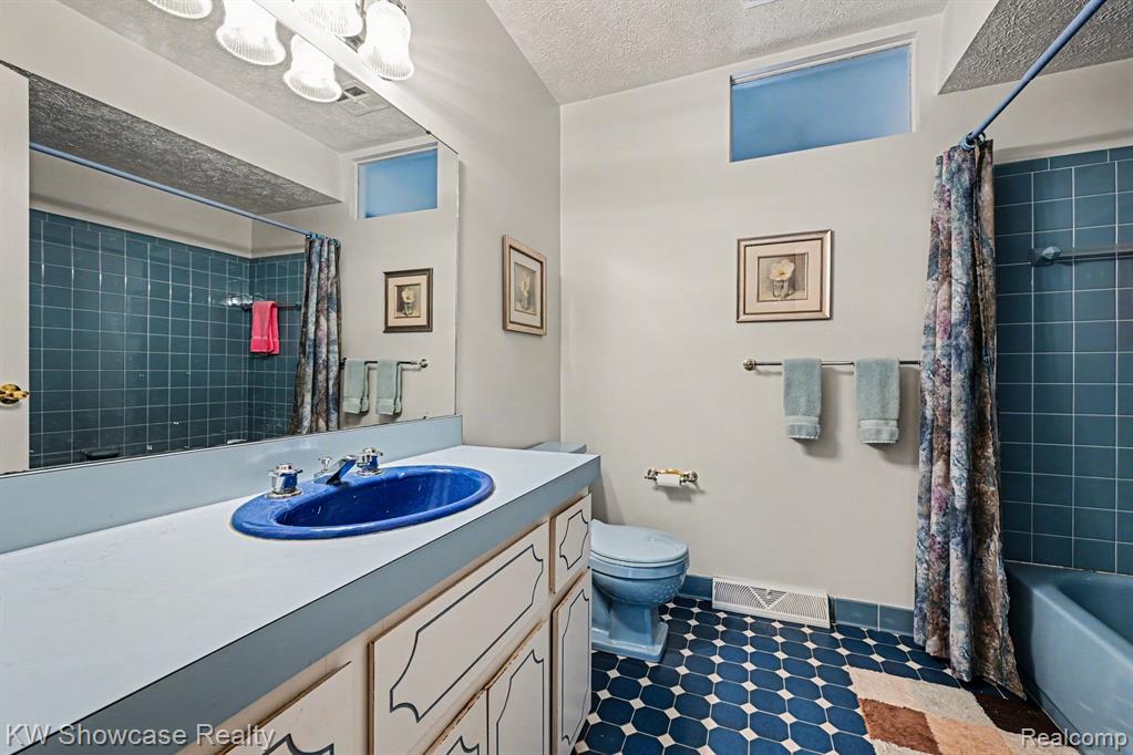 8635 Sandy Crest Drive, White Lake, MI, 00000