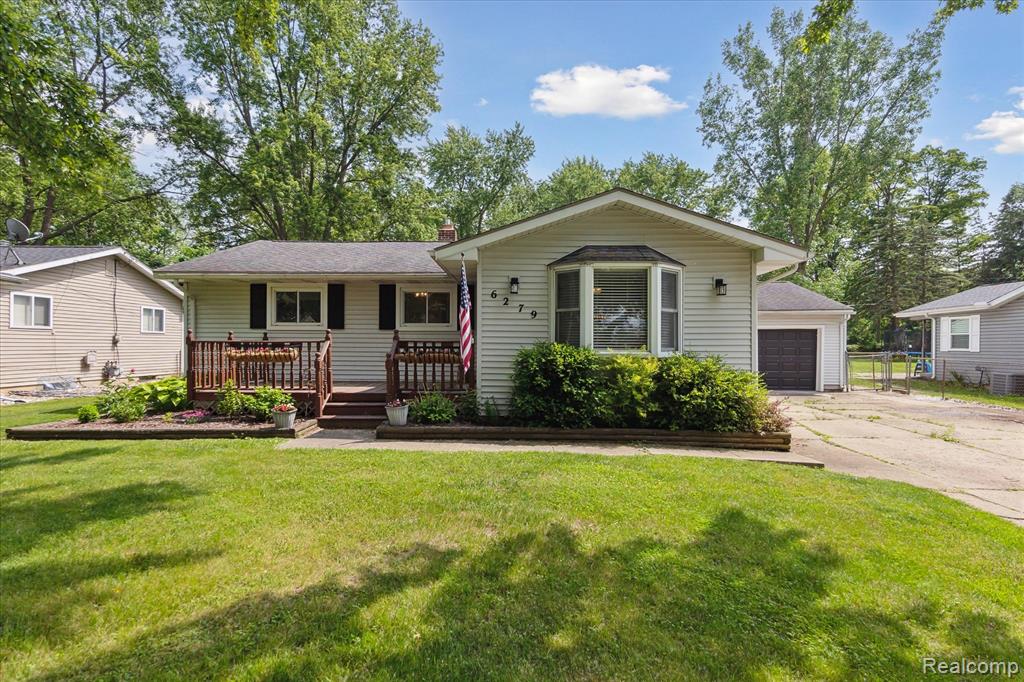 6279 Woodsdale Drive, Grand Blanc, MI 48439 — Photo 3
