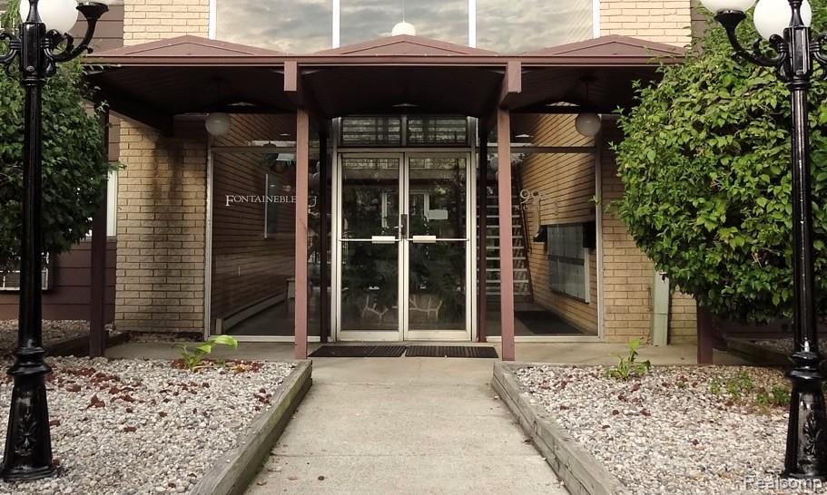 995 N Cass Lake Road, 229, Waterford, MI 48328 — front exterior