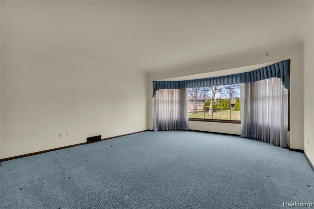 19010 Lacrosse Avenue, Lathrup Village, MI 48076 — Photo 16