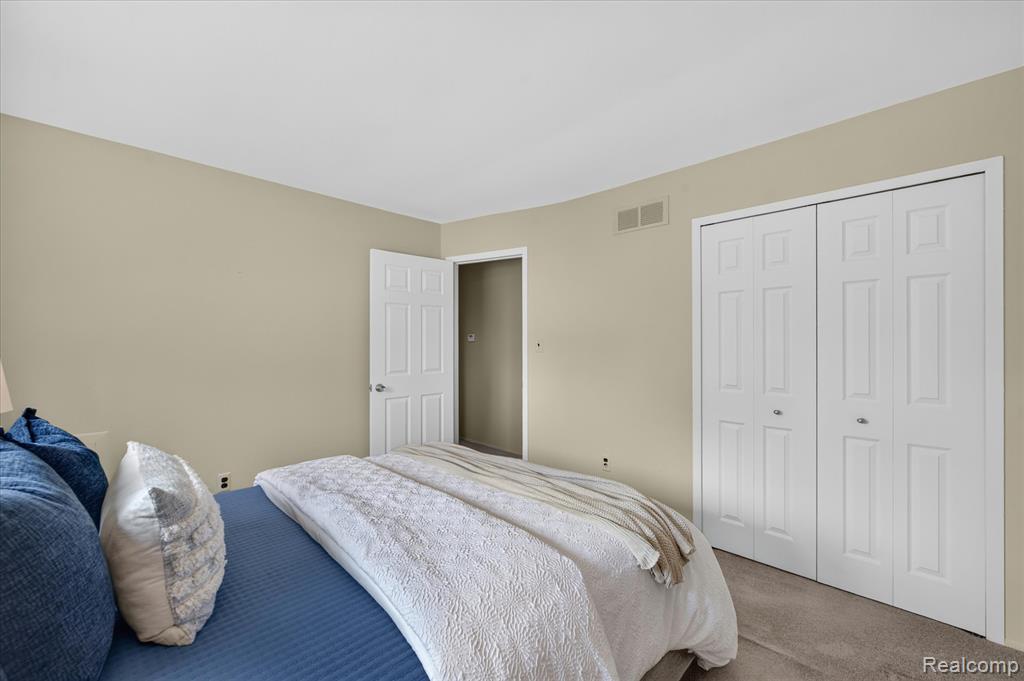7026 London Court, Canton, MI 48187 — Photo 21