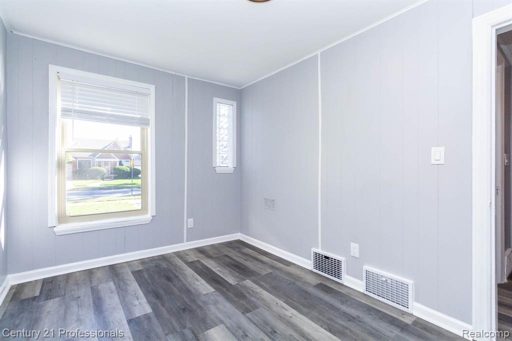 9357 Piedmont Street, Detroit, MI 48228 — Photo 31