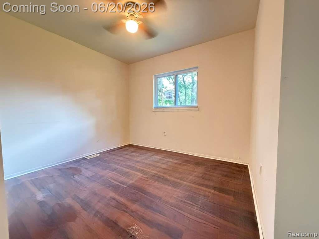 8307 S Essex Avenue, Warren, MI 48089 — Photo 14