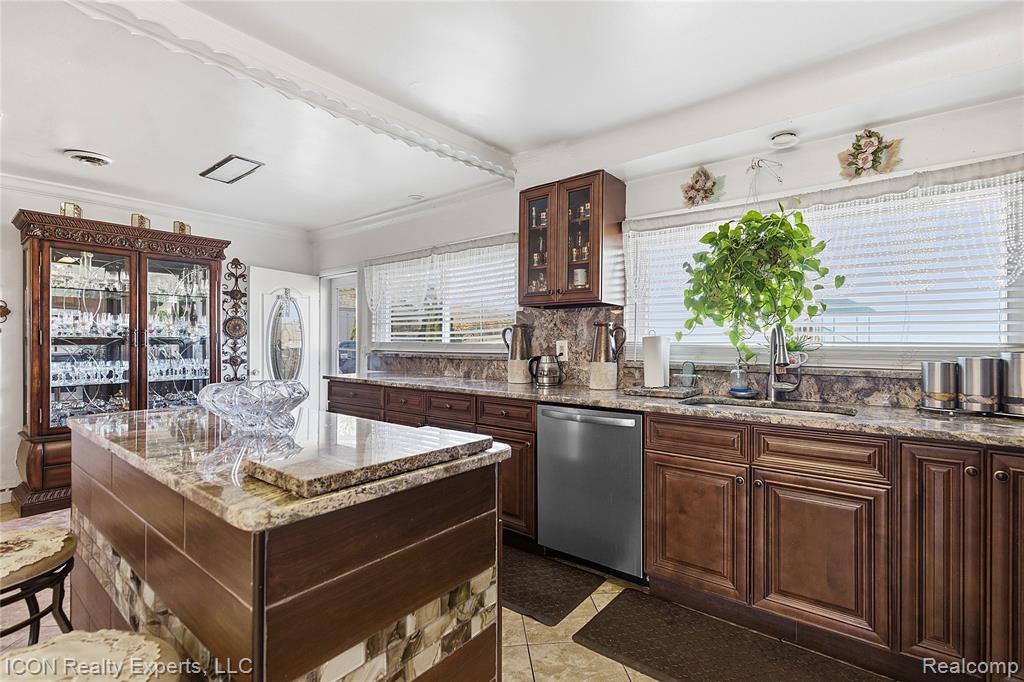 5072 15 Mile Road, Sterling Heights, MI 48310 — Photo 7