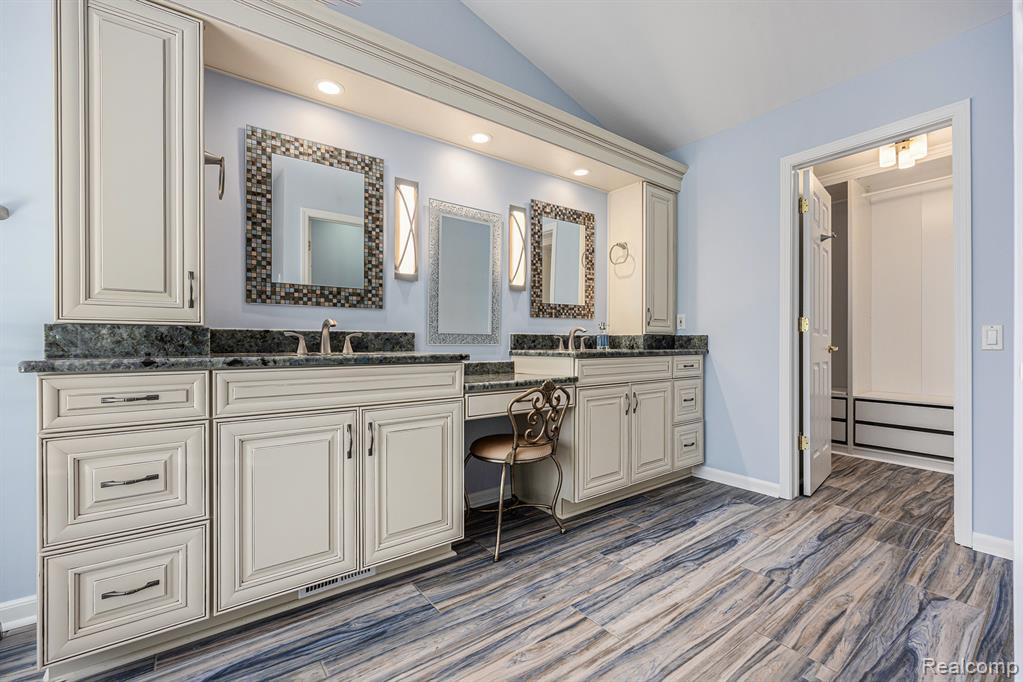 5686 Cherry Lane, West Bloomfield, MI 48324 — Photo 20