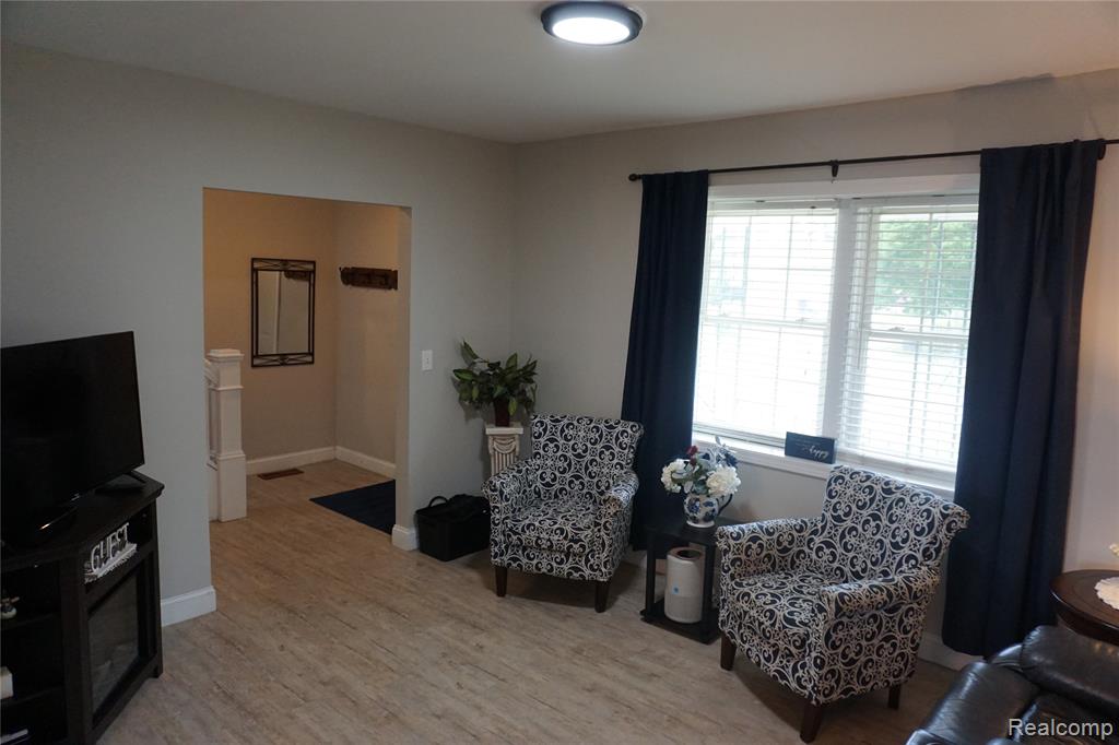955 N Chevrolet Avenue, Flint, MI 48504 — Photo 6