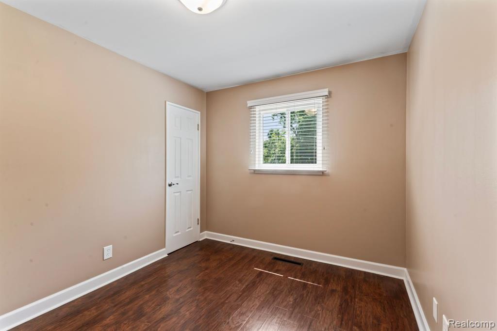 8406 E LIPPINCOTT Boulevard, Davison, MI 48423 — Photo 25