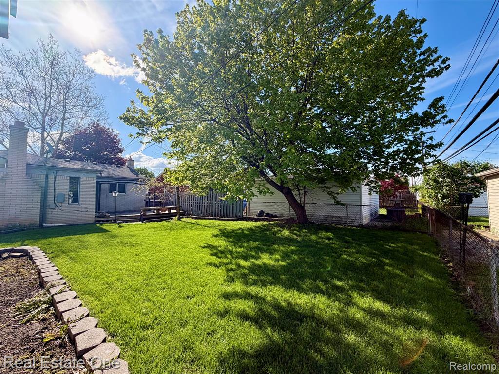 6251 N Charlesworth Street, Dearborn Heights, MI 48127 — Photo 34