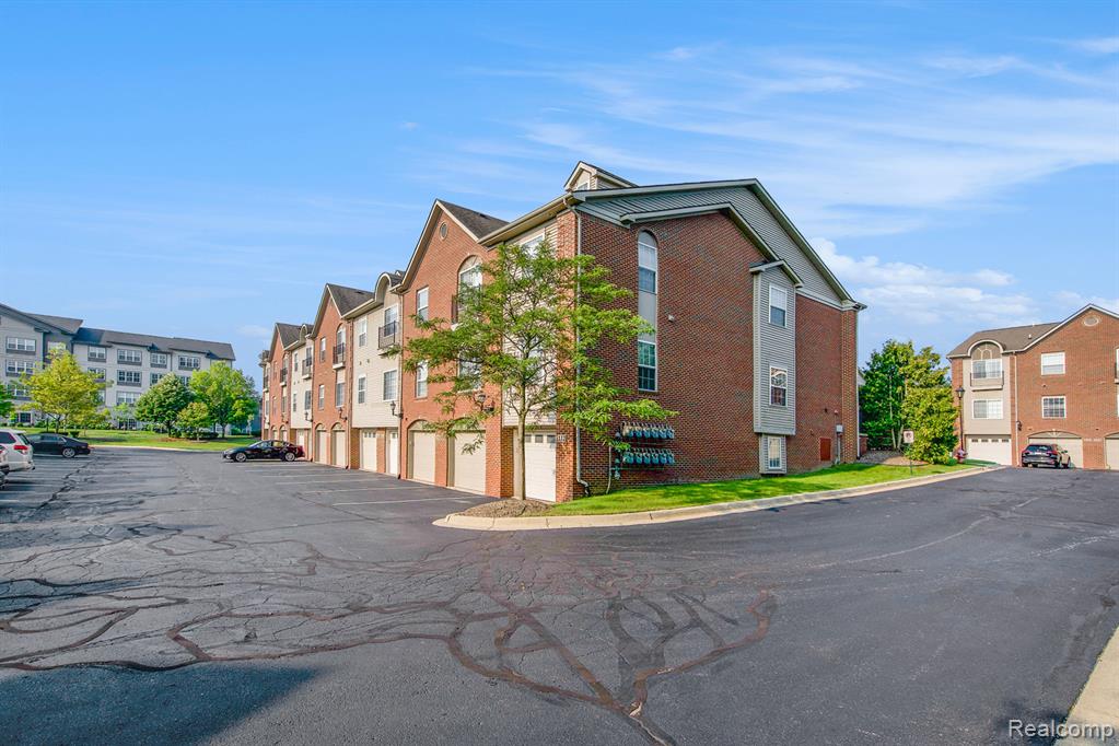 226 W OAKBROOK Drive, Ann Arbor, MI 48103 — Photo 34