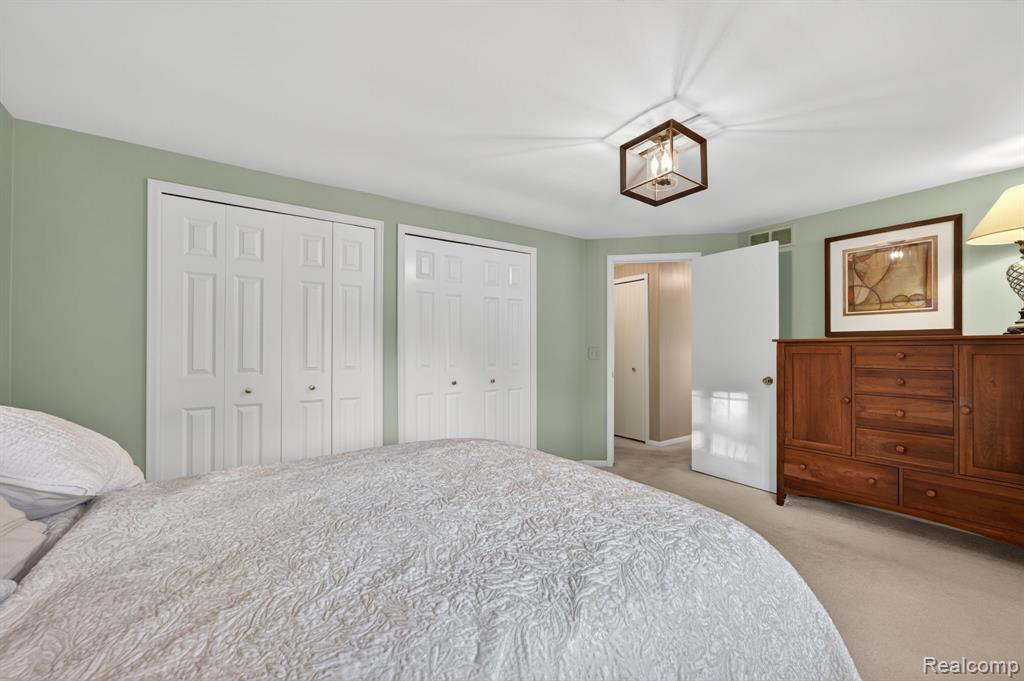 9144 Deer Park Court, Fenton, MI 48430 — Photo 37