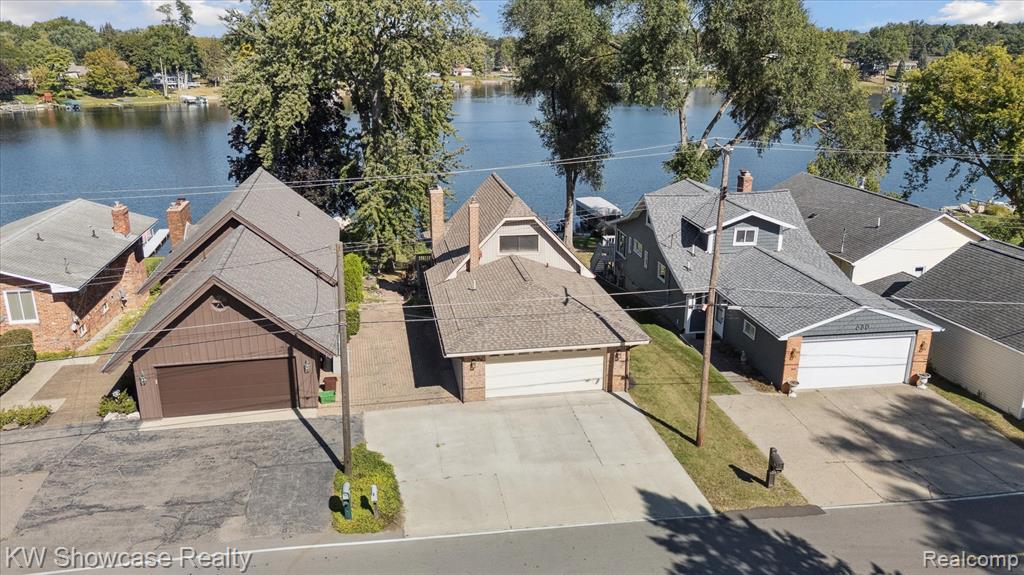 688 Wolverine Drive, Walled Lake, MI 48390 — Photo 13
