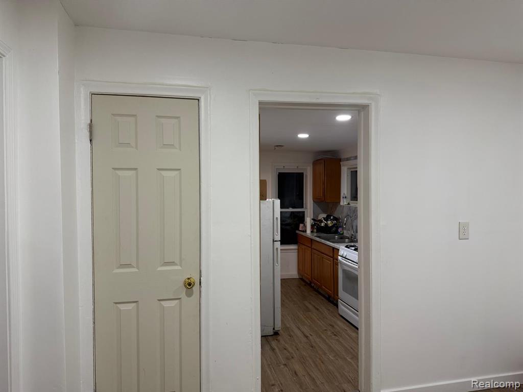 6107 Auburn, Detroit, MI 48228 — Photo 12