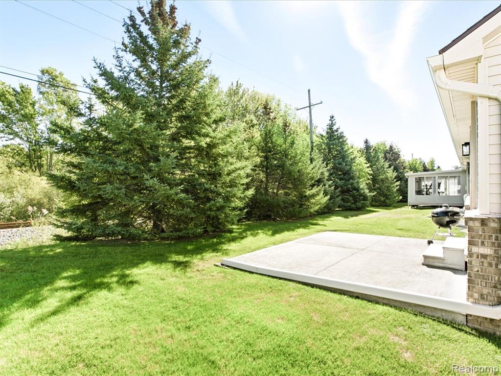 592 Snowbird Circle E, St. Clair, MI 48079 — Photo 29