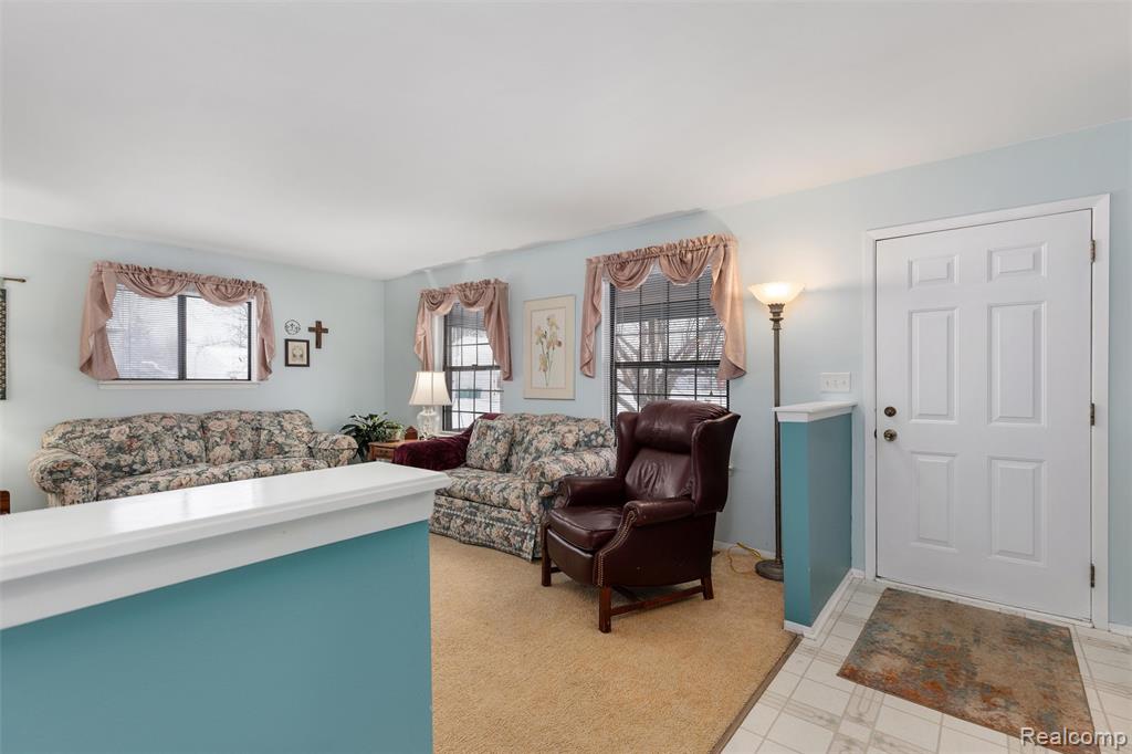 5695 CAREN Drive, Ypsilanti, MI 48197 — Photo 9