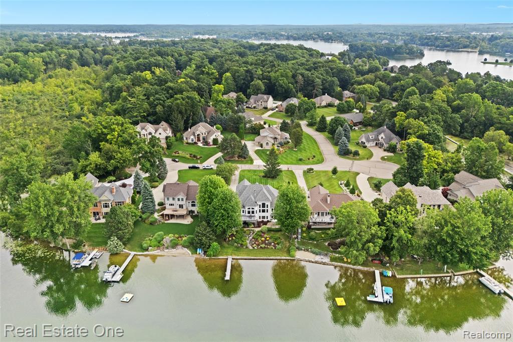 16048 Pine Bluff Court, Fenton, MI 48430 — Photo 35