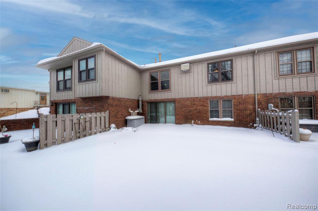 9870 Cambridge Court, 121-2, South Lyon, MI 48178 — Photo 27