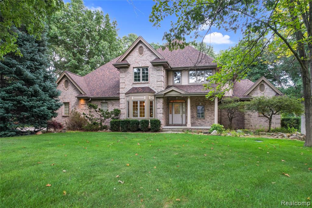 9065 Moonlight Bay, Pinckney, MI 48169 — front exterior