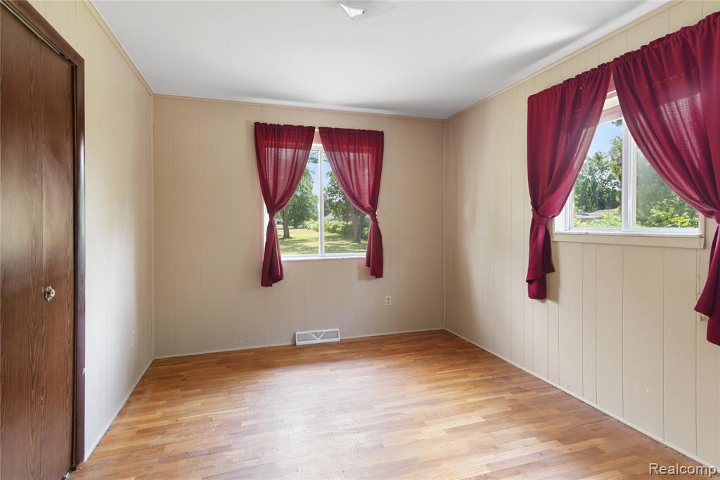 3499 E Carpenter Road, Flint, MI 48506 — Photo 17