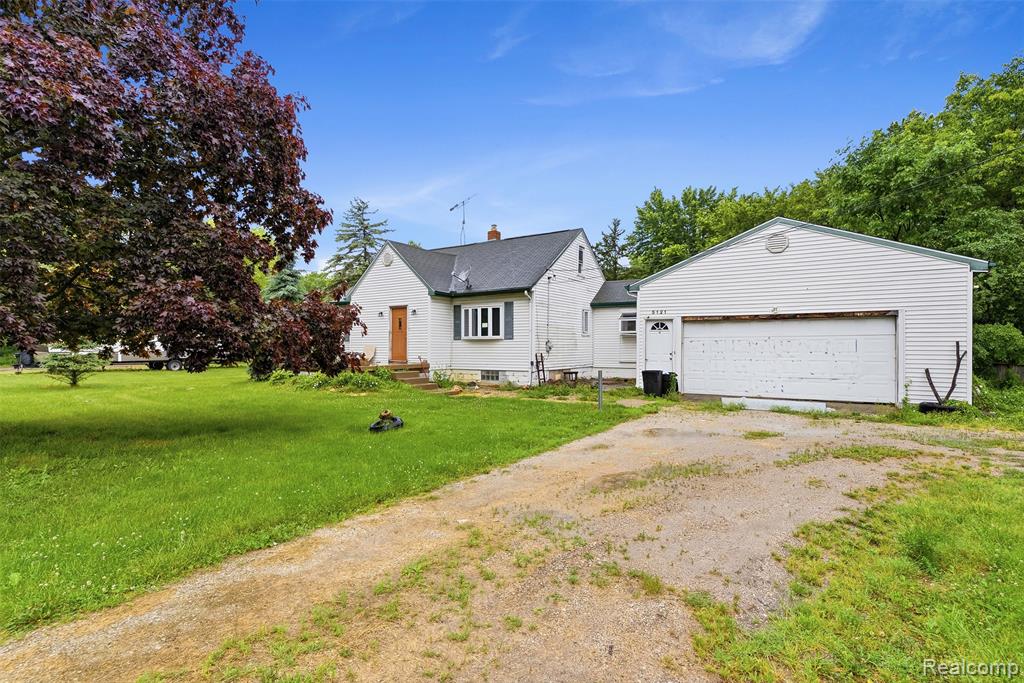 5121 Lippincott Boulevard, Burton, MI 48519 — Photo 2