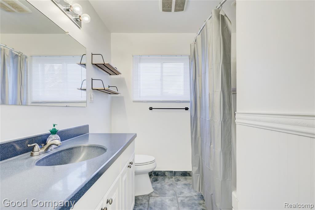1303 Sycamore Drive, Rochester Hills, MI 48307 — Photo 22