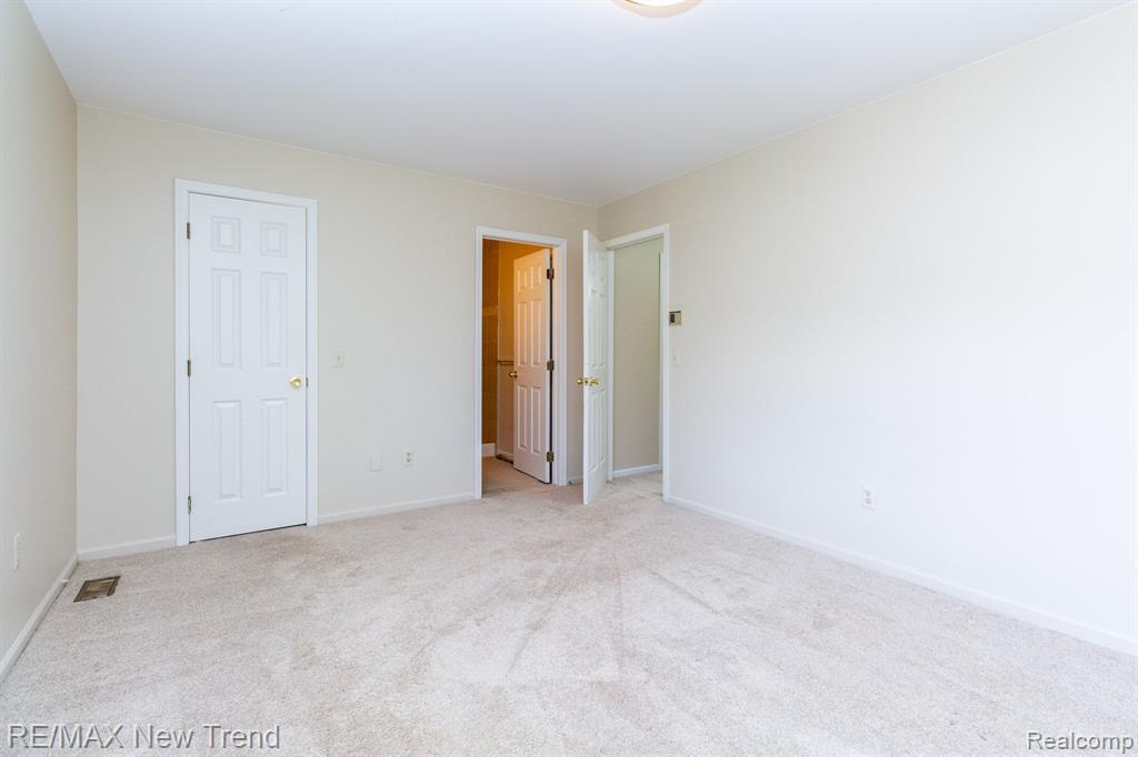 24486 RIVERVIEW Lane, Novi, MI — Photo 18
