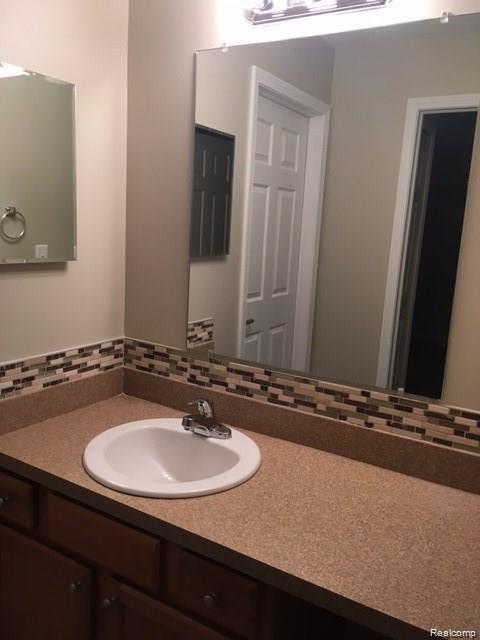 954 Bloomfield Village, Auburn Hills, MI 48326 — Photo 16