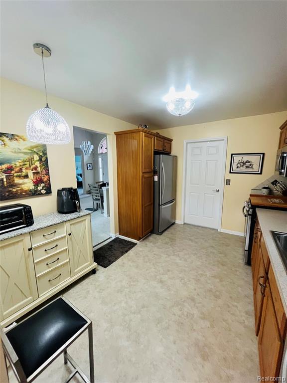 828 Woodhaven Drive, Commerce Twp, MI 48390 — Photo 10