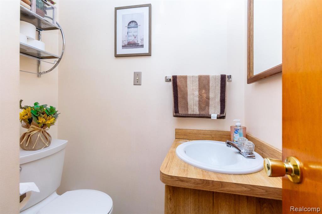 8345 E 14 Mile Road, Sterling Heights, MI 48312 — Photo 32