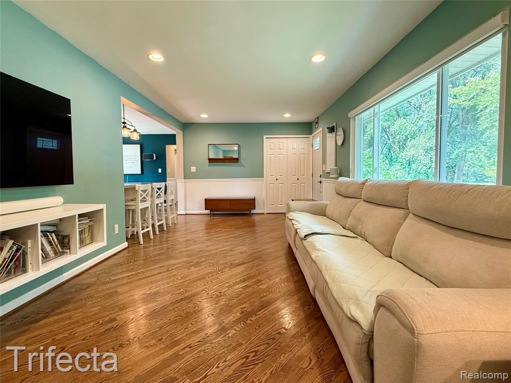 47555 Dequindre Road, Rochester Hills, MI 48307 — Photo 4