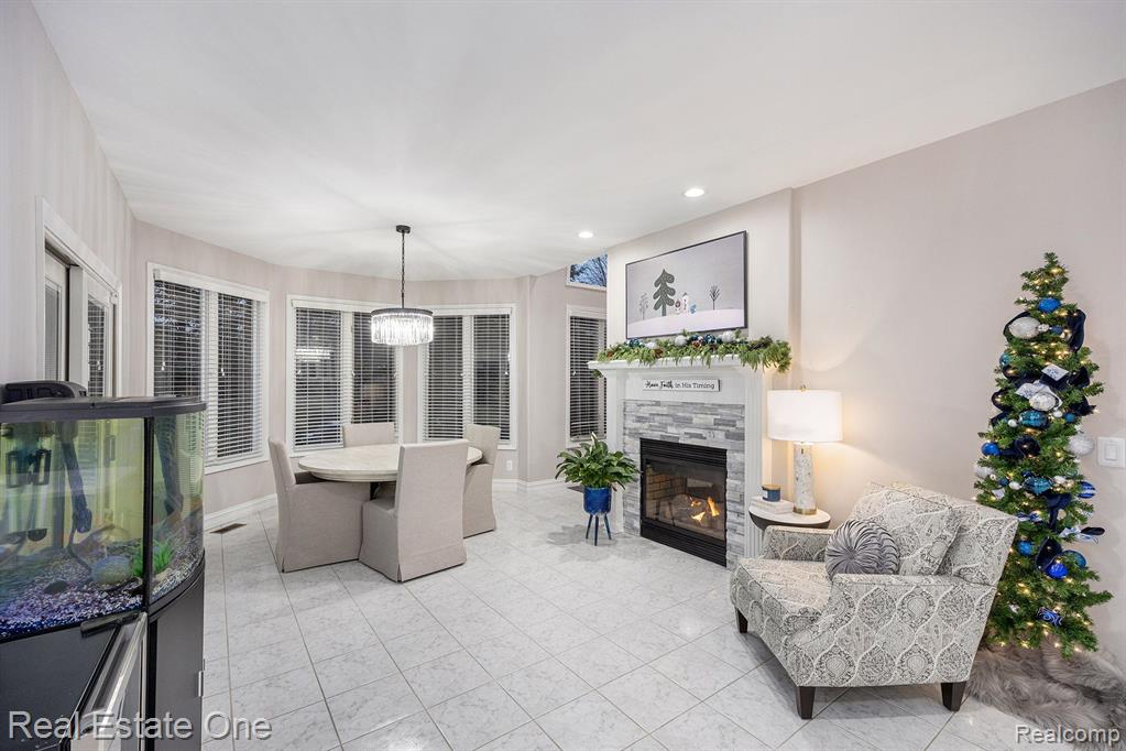 562 SPRINGVIEW Drive, Rochester, MI 48307 — Photo 16