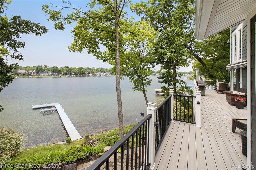 7025 Dandison Boulevard, West Bloomfield, MI 48324 — Photo 65
