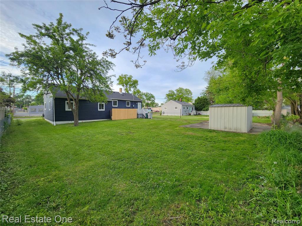 1574 E Woodruff Avenue, Hazel Park, MI 48030 — Photo 7