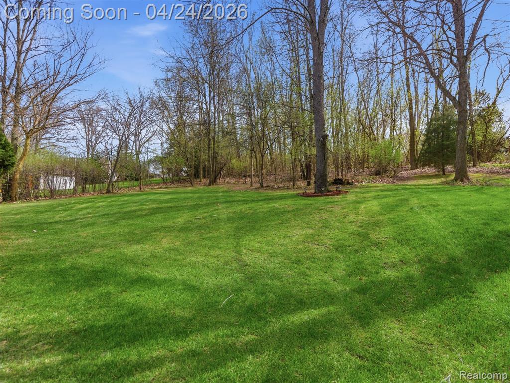 5617 Millpointe Drive, Waterford, MI 48327 — Photo 25