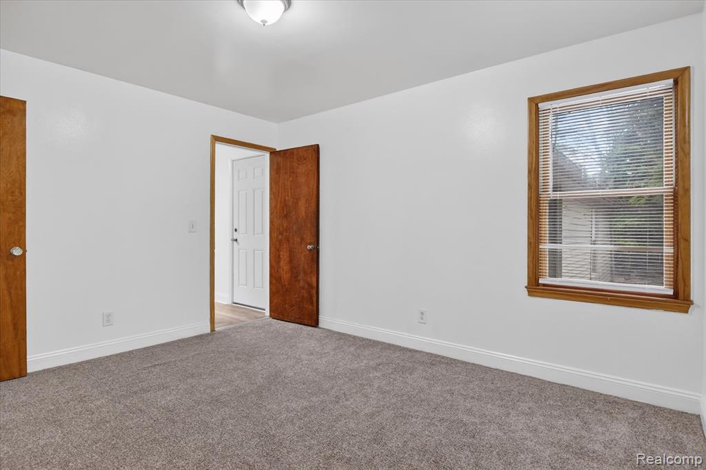 18671 Huntington Avenue, Harper Woods, MI 48225 — Photo 22