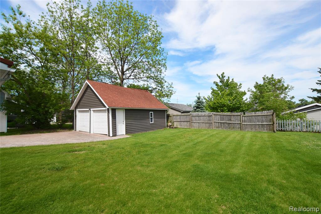 404 Adelaide, Fenton, MI 48430 — Photo 20