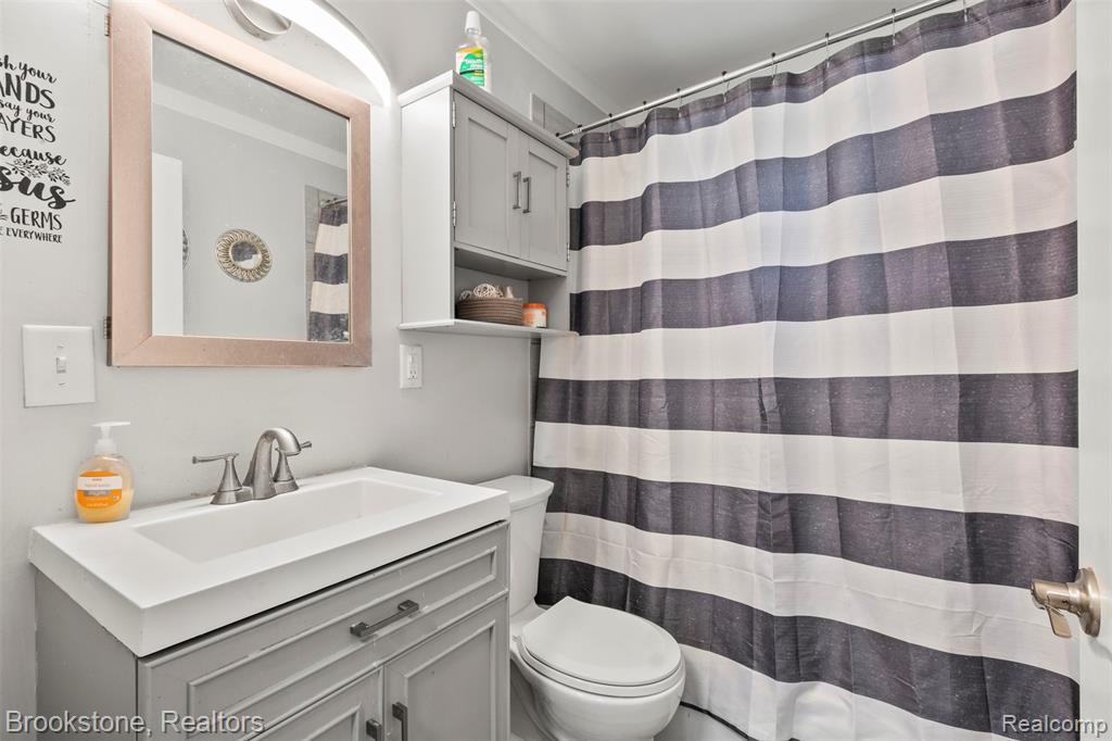 42475 Postiff Avenue, Plymouth, MI 48170 — Photo 16