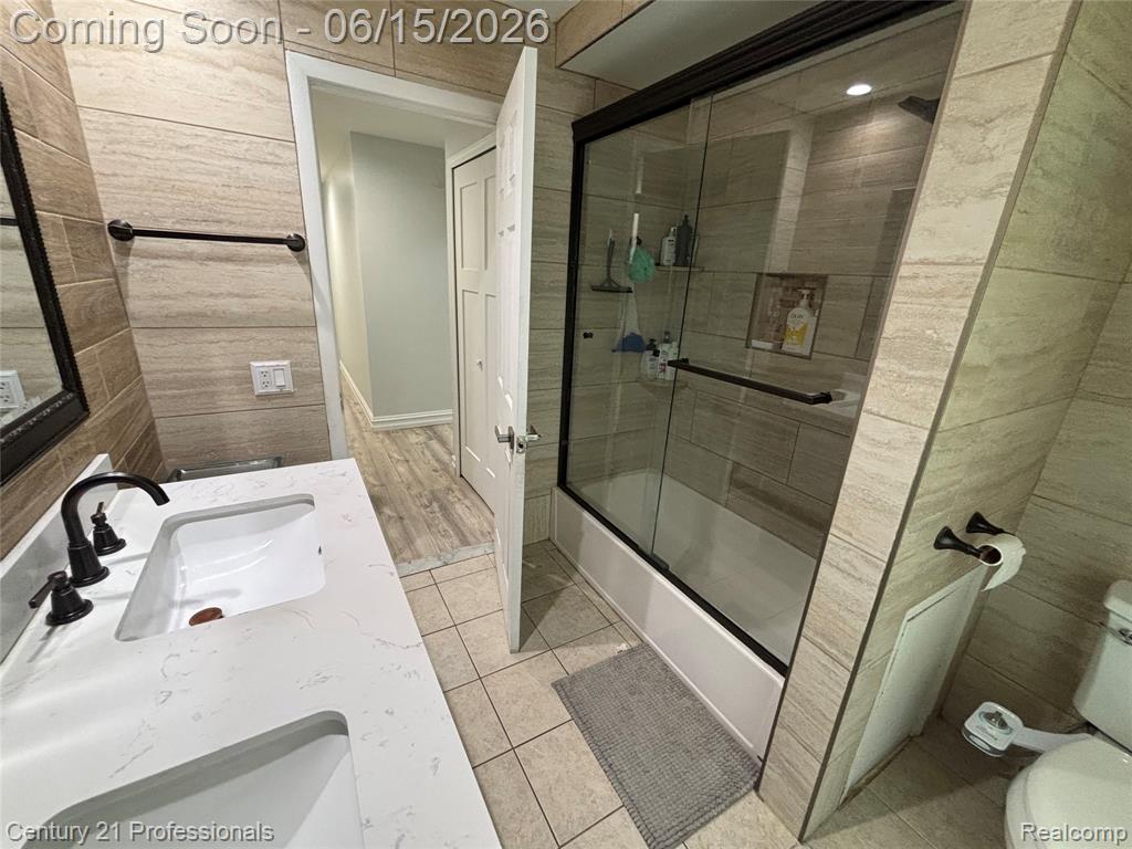 39548 Pinebrook Drive, Sterling Heights, MI 48310 — Photo 15
