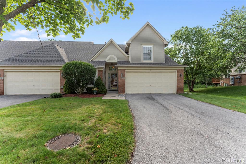 5487 Greenway Drive, 82, Trenton, MI 48183 — front exterior