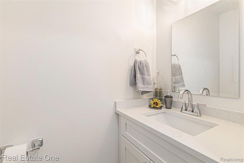 8893 S CHRISTINE Drive, Brighton, MI 48114 — Photo 17