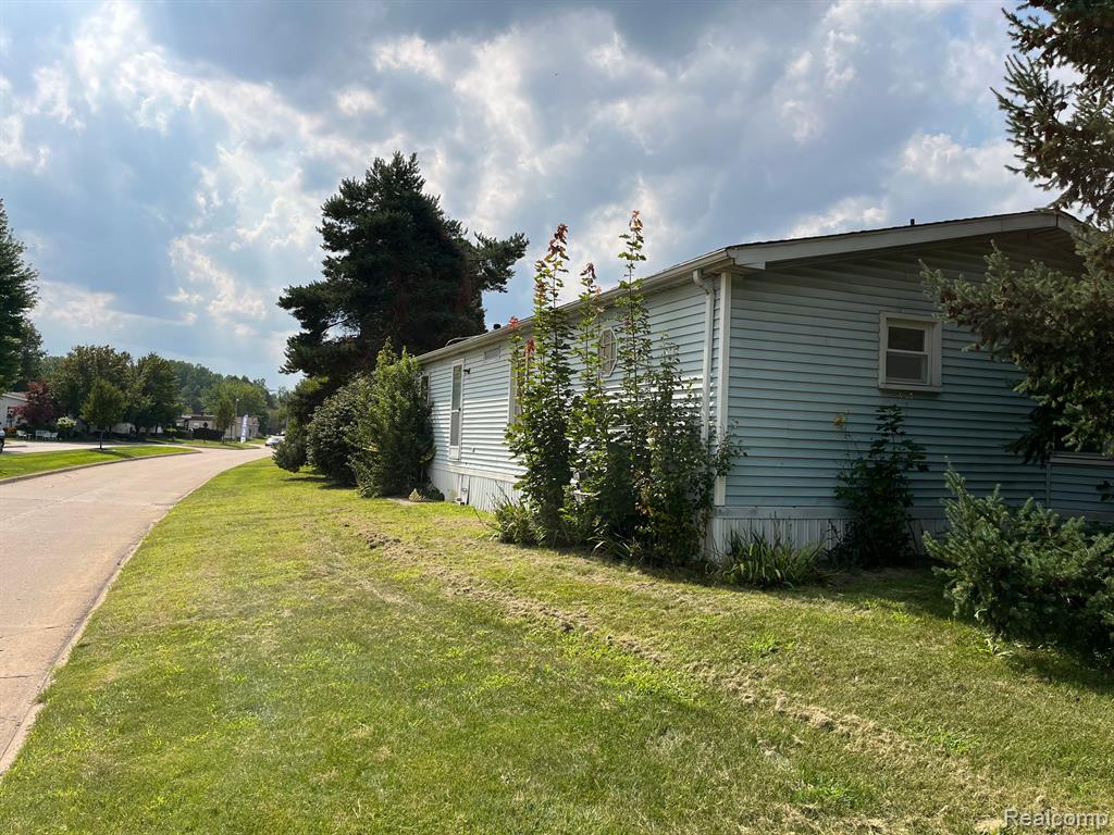 50104 AMBLESIDE, Shelby Twp, MI 48315 — Photo 3