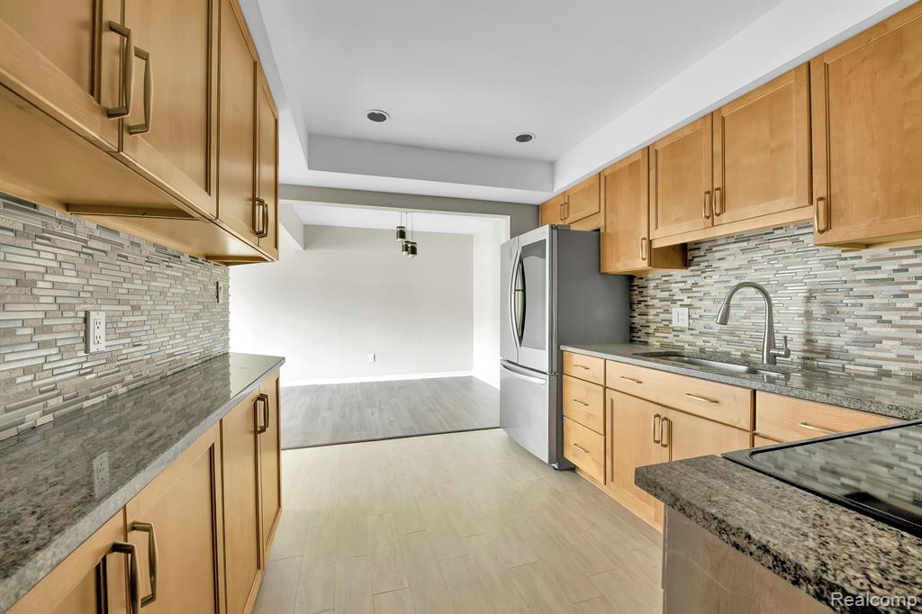8232 KARAM Boulevard, 4, Warren, MI 48093 — Photo 8