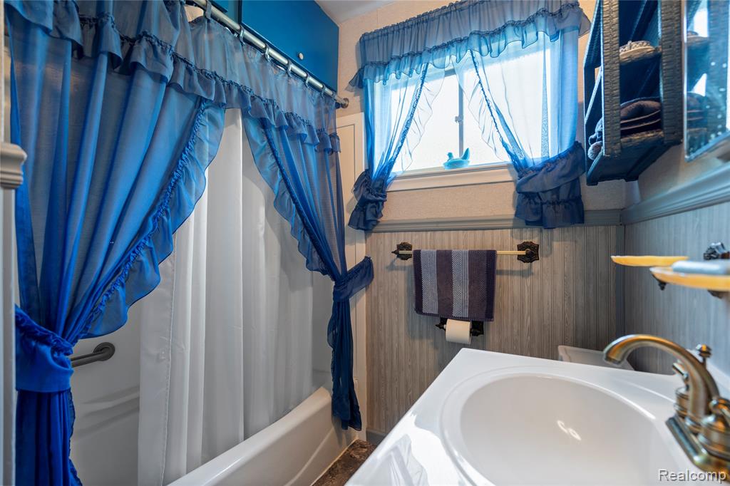 4030 Letart Avenue, Waterford, MI 48329 — Photo 17