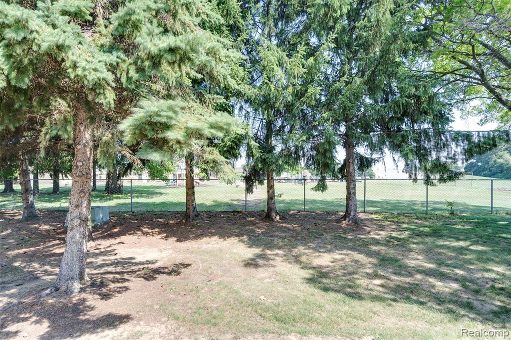 37306 Amhurst Drive, Westland, MI — Photo 34