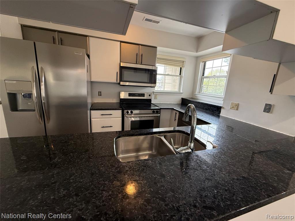 6677 Chimney Sweep, West Bloomfield, MI — Photo 12