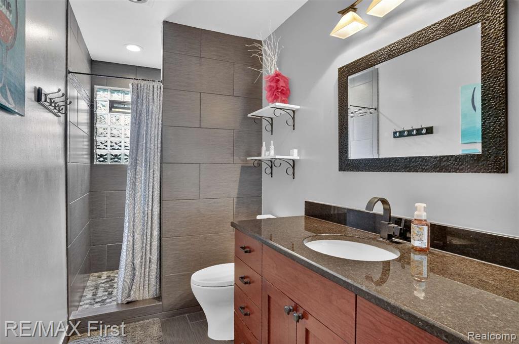803 W University Drive, Rochester, MI 48307 — Photo 16