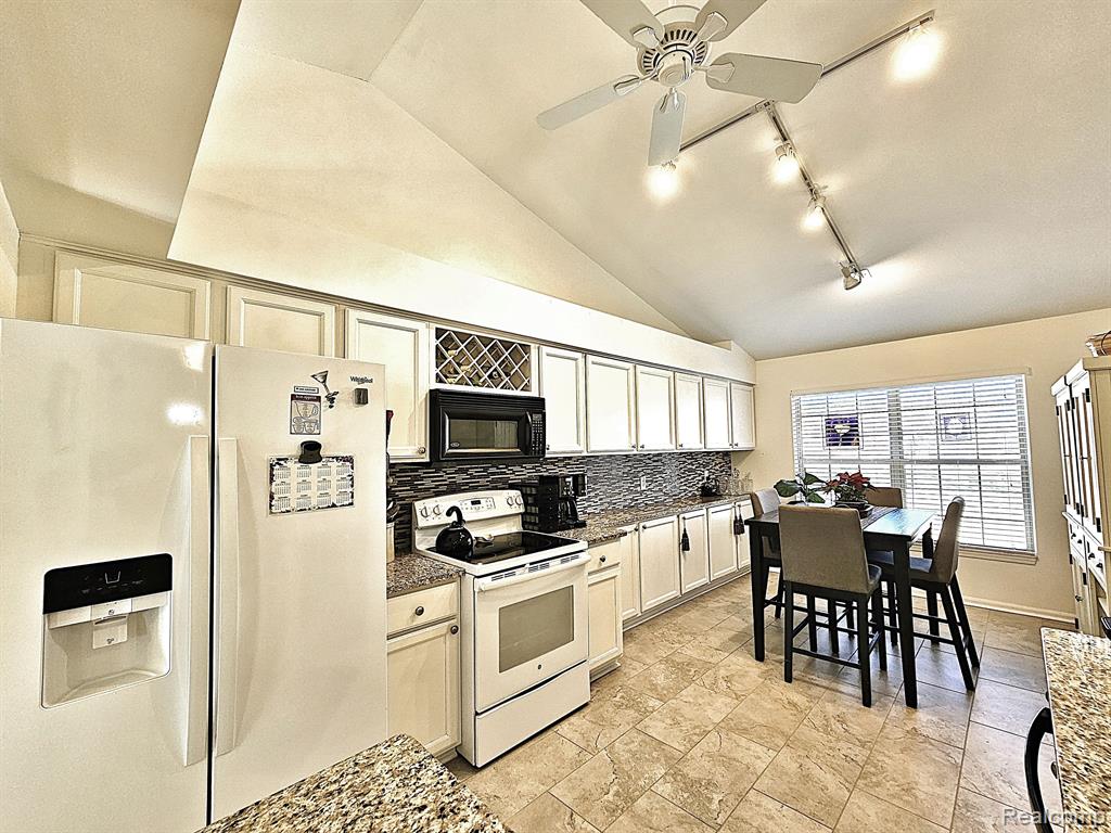 51549 HICKORY Lane, Macomb, MI 48042 — Photo 9
