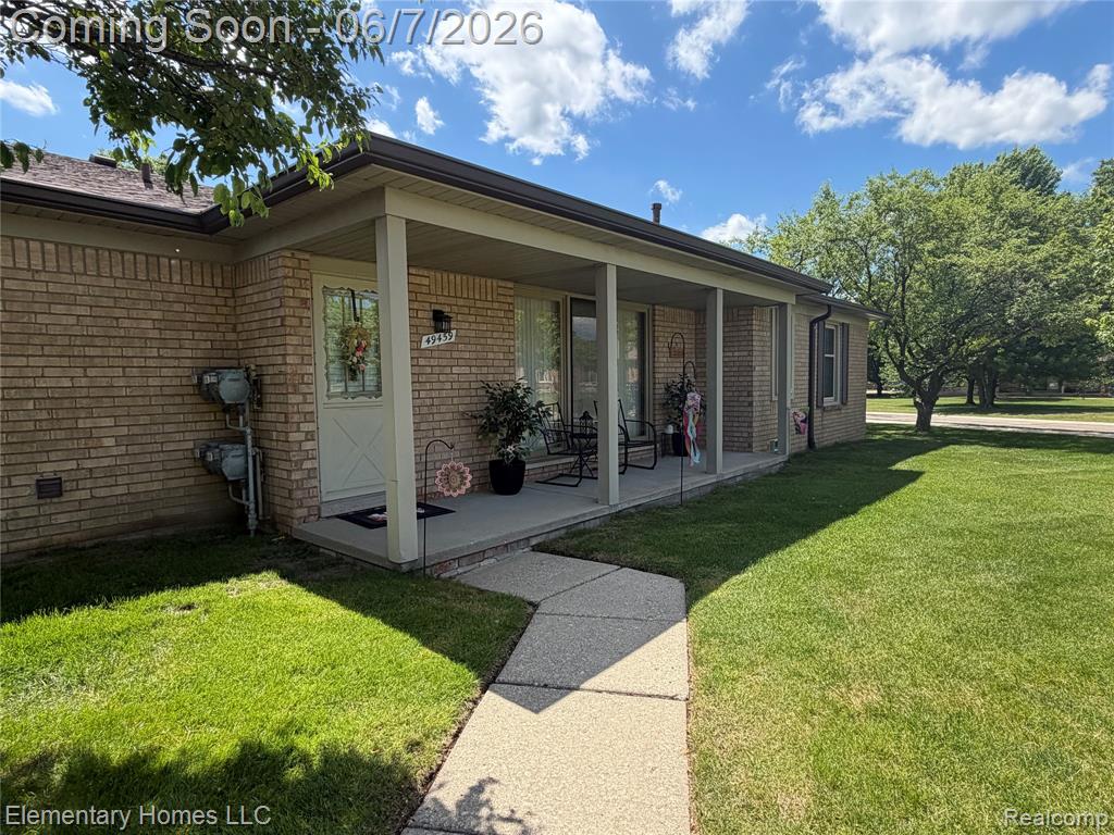 49459 Tarrytown Court, Utica, MI 48315 — Photo 2